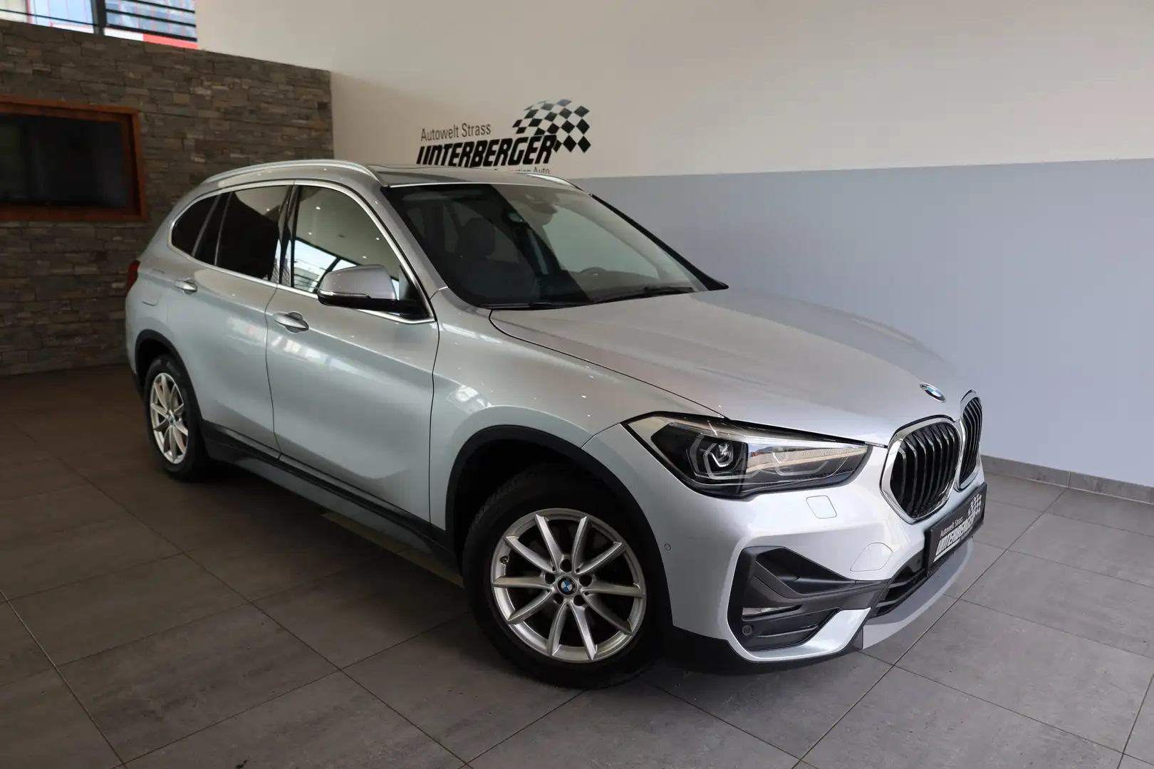 BMW X1 xDrive25e Advantage Head-Up DAB LED RFK Shz Silber - 1