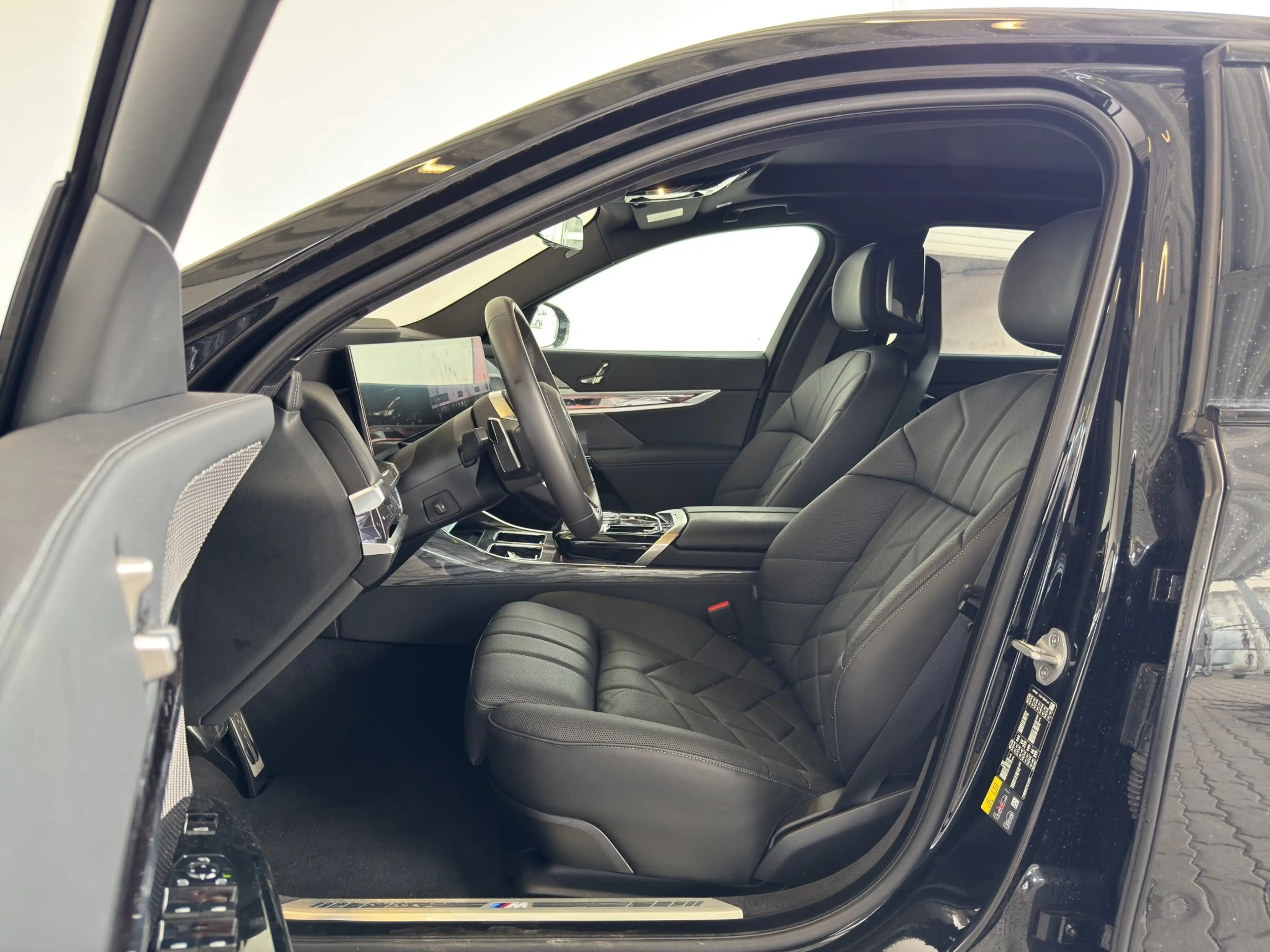 BMW i7 xDrive60 Limousine M Sportpaket — photo 9