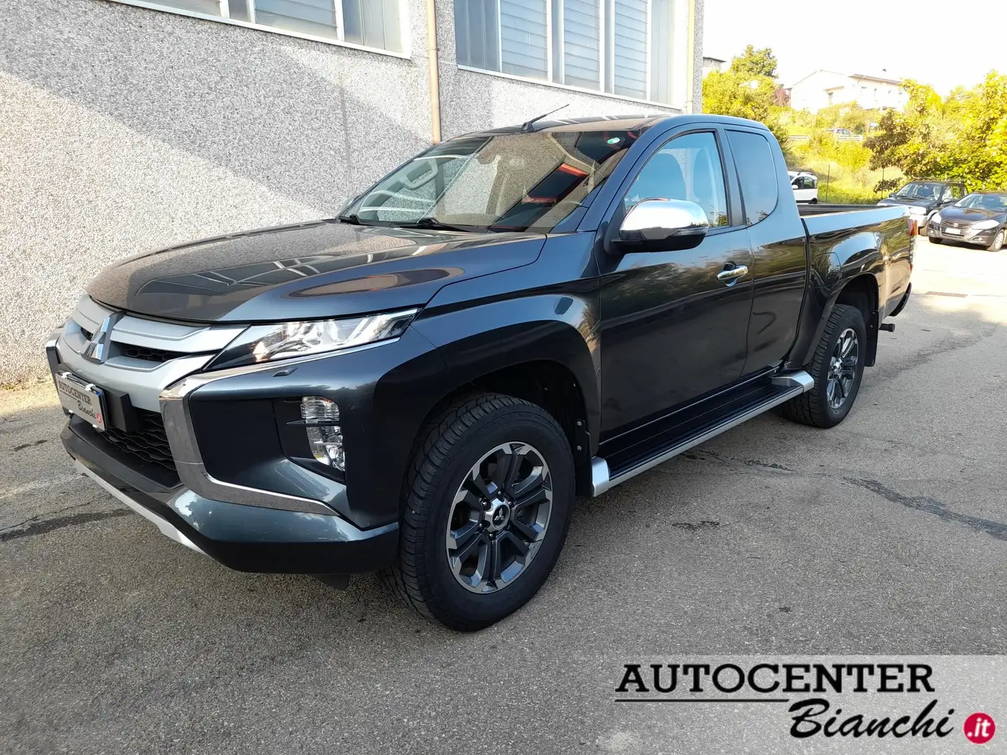 Mitsubishi L200 L200 Club cab 2.3d Hurricane 4wd 150cv Oranje - 1