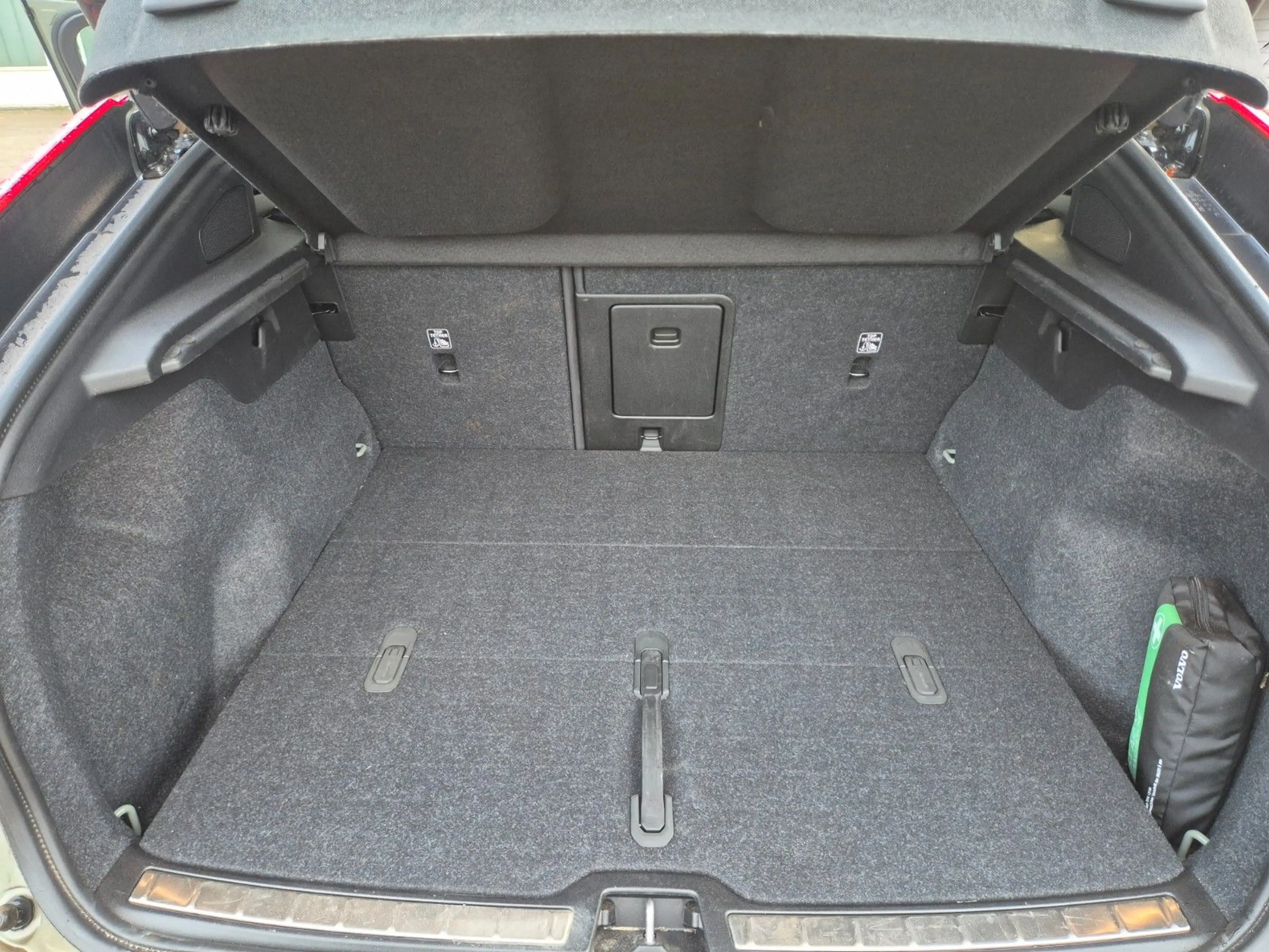 Volvo C40 Ultimate Recharge Pure Electric 2WD — photo 10