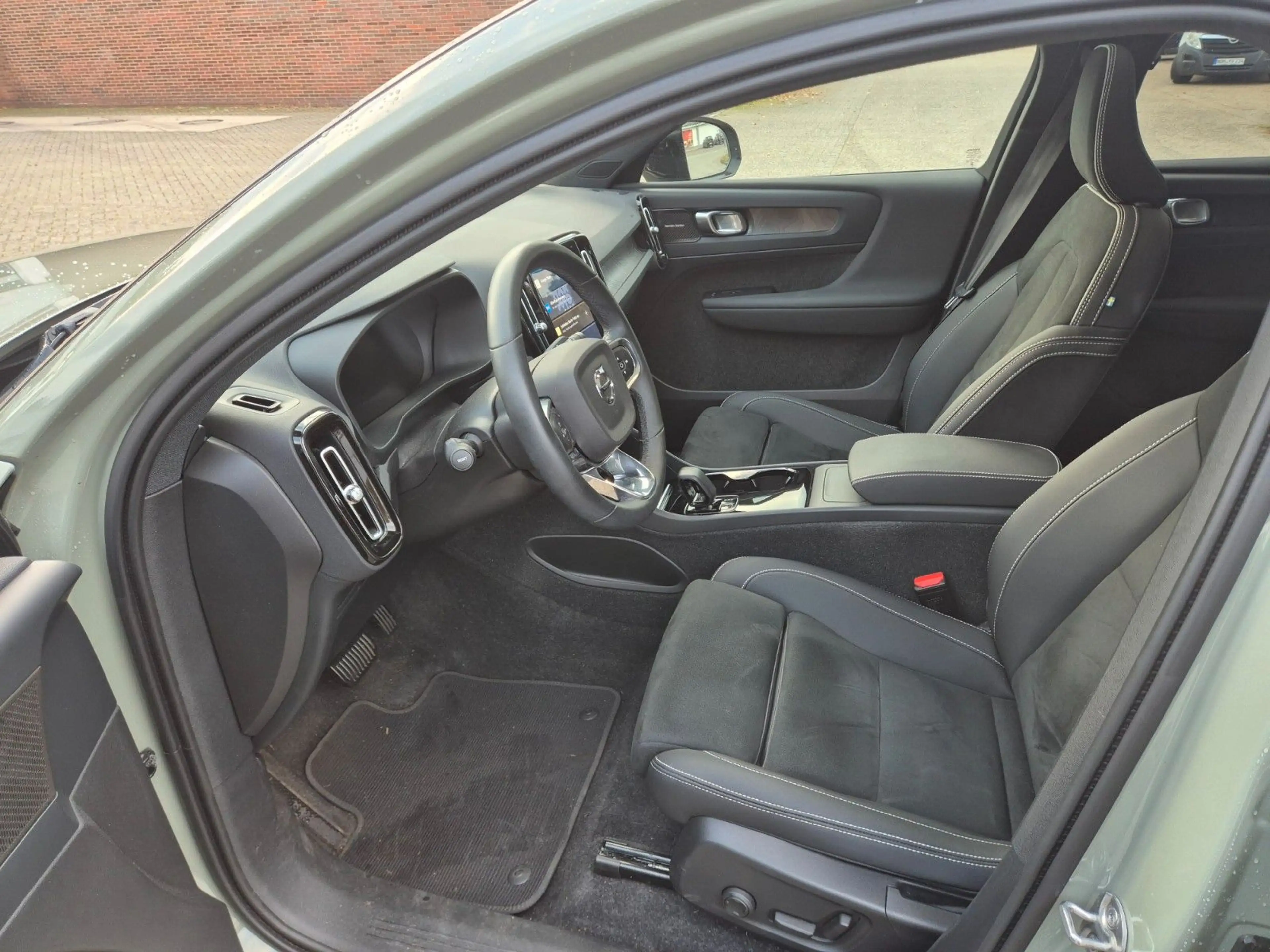 Volvo C40 Ultimate Recharge Pure Electric 2WD — photo 7