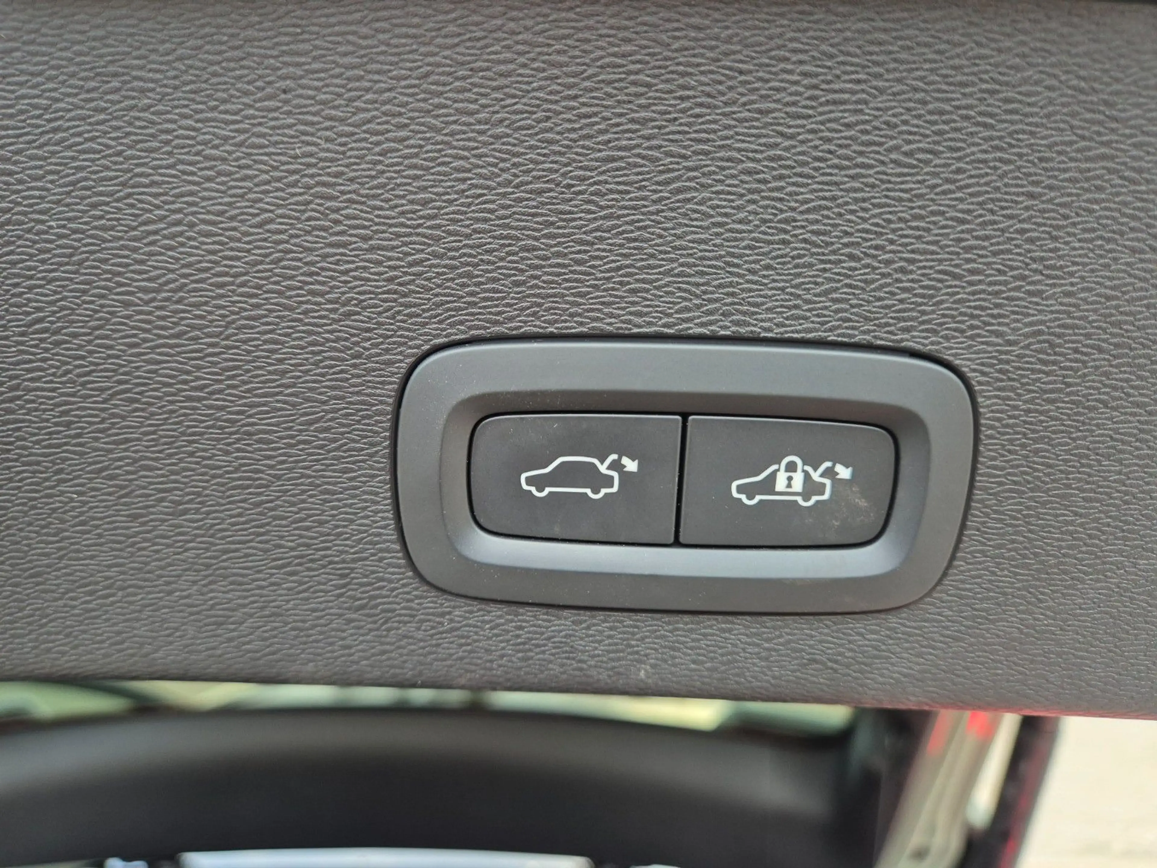 Volvo C40 Ultimate Recharge Pure Electric 2WD — photo 11