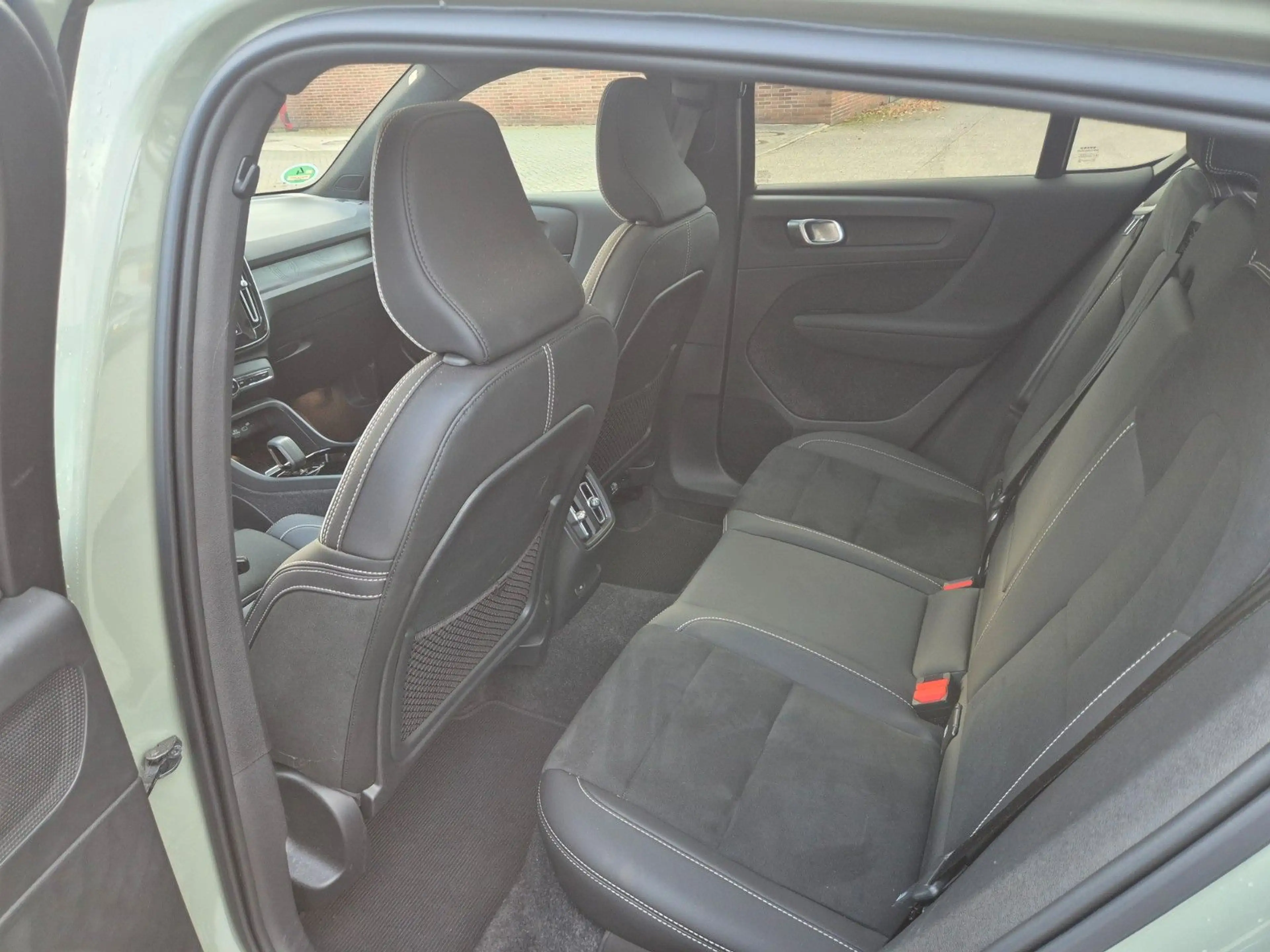 Volvo C40 Ultimate Recharge Pure Electric 2WD — photo 9