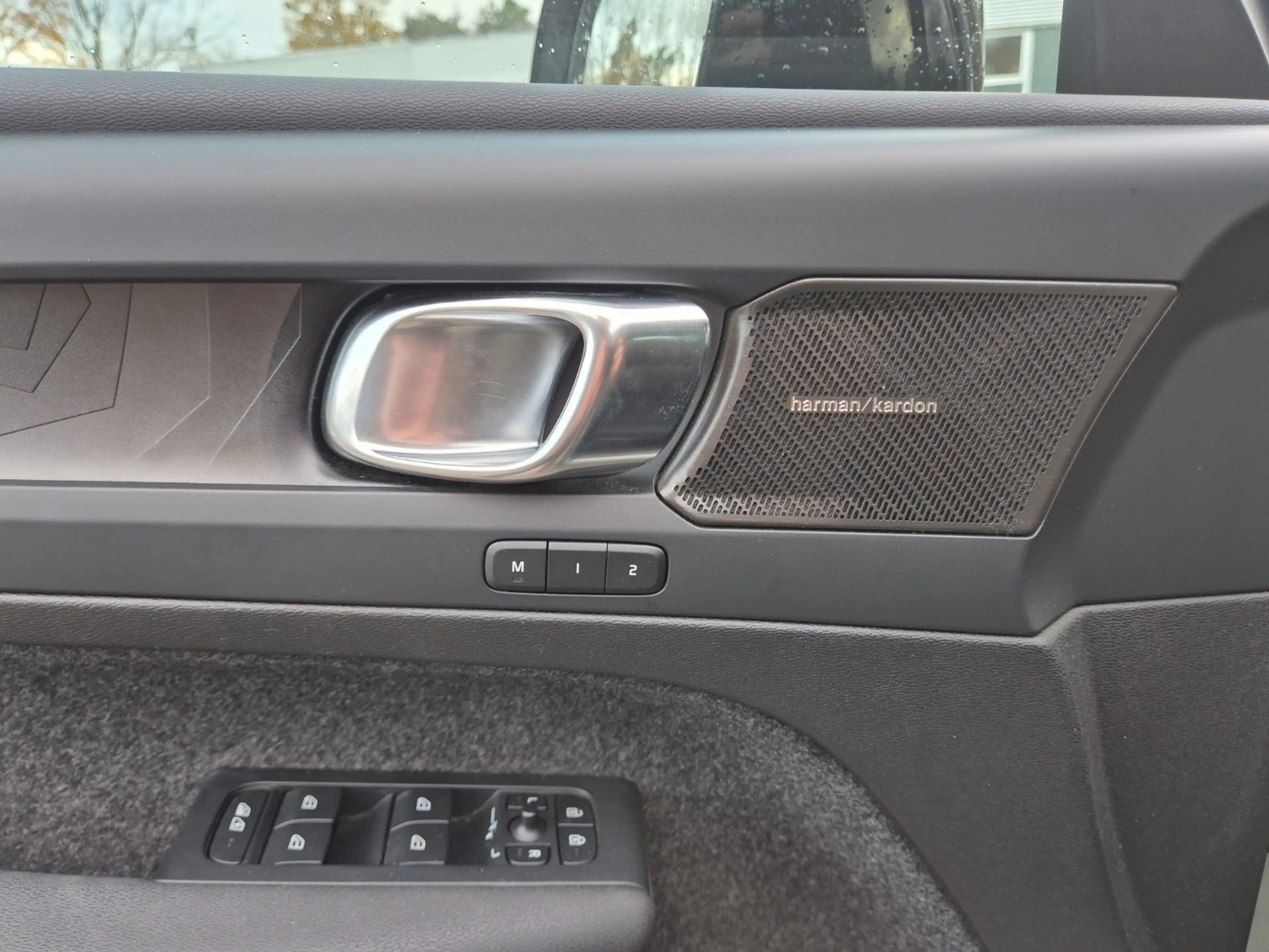 Volvo C40 Ultimate Recharge Pure Electric 2WD — photo 8