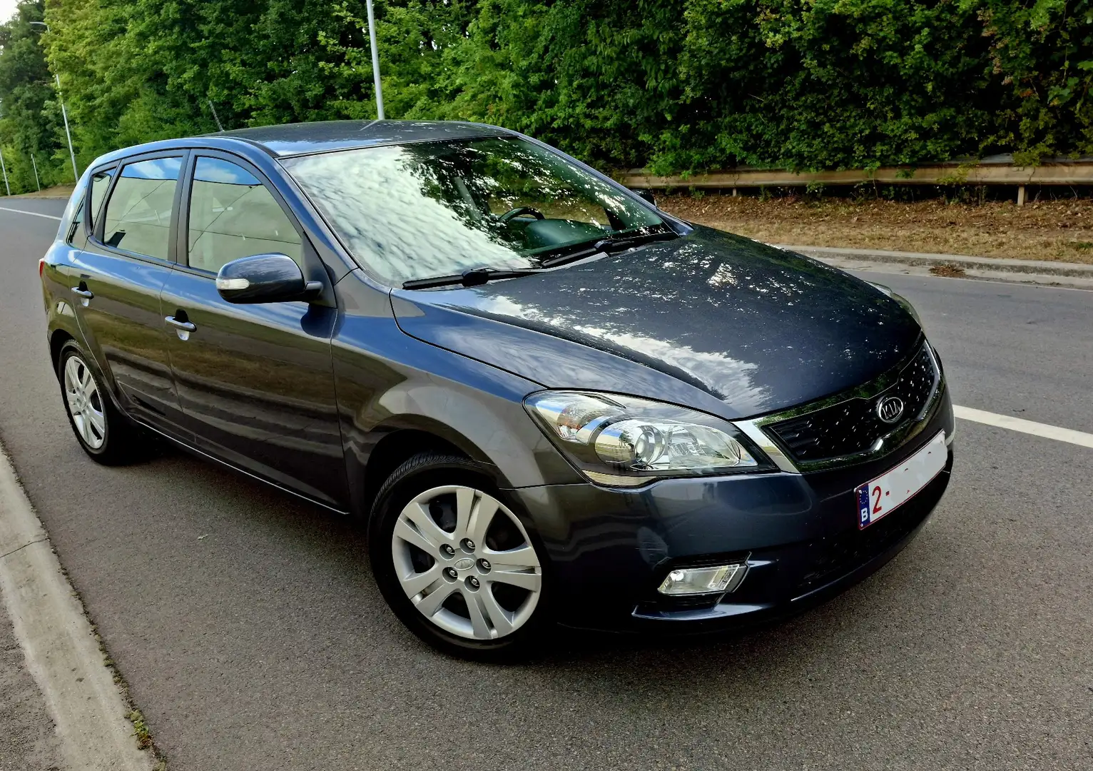 Kia Ceed / cee'd 1.4i 77kw - 2010 - 116.000km - super état !! Gris - 1