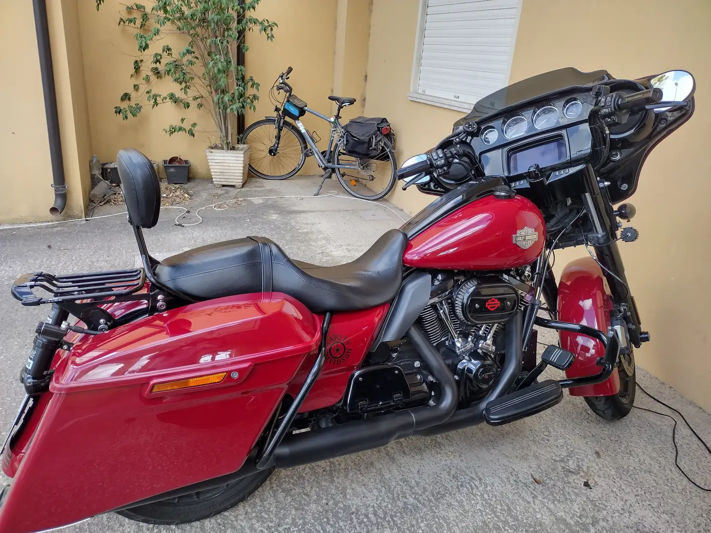 Harley-Davidson Street Glide Special 114 Biliard Red/Total Black Červená - 2