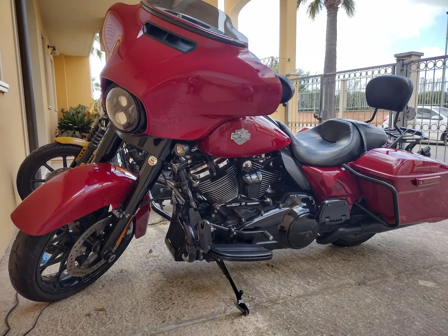 Harley-Davidson Street Glide Special 114 Biliard Red/Total Black Červená - 1