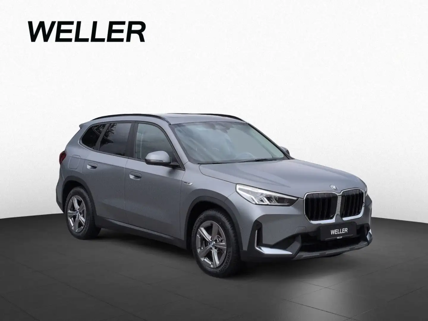 BMW X1 xDr30e LivePlus Pano AktivSitze H/K Kam AHK LED Grau - 2