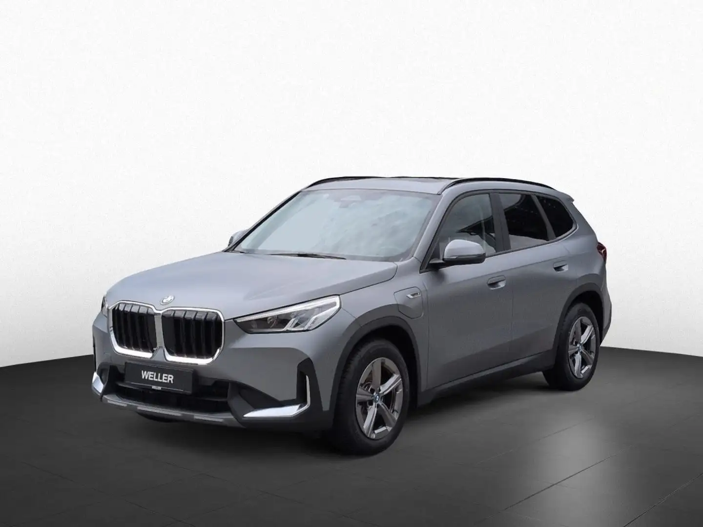 BMW X1 xDr30e LivePlus Pano AktivSitze H/K Kam AHK LED Grau - 1