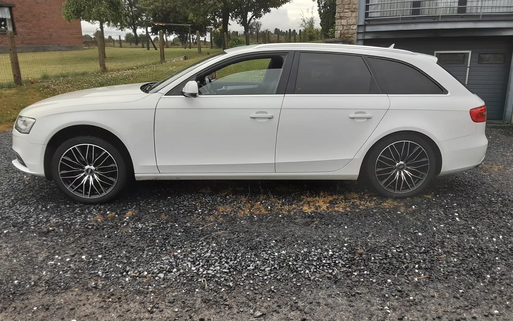 Audi A4 AVANT TDI Blanc - 2