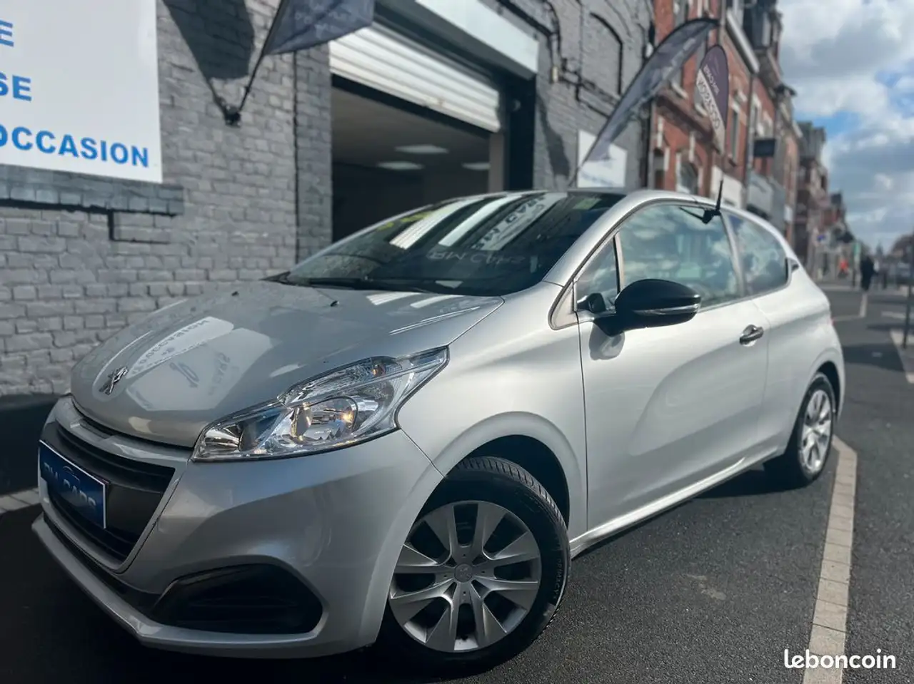 Peugeot 208 208 — photo 2