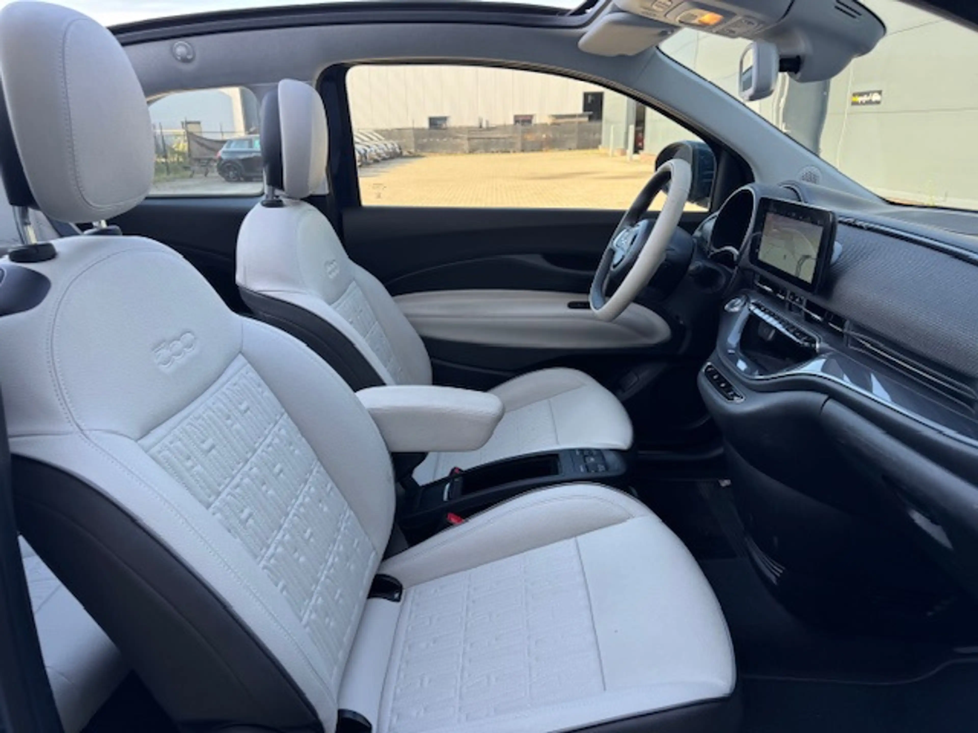 Fiat 500C E La Prima 42 kWh Cabrio by Bocelli *leder *JBL — photo 19