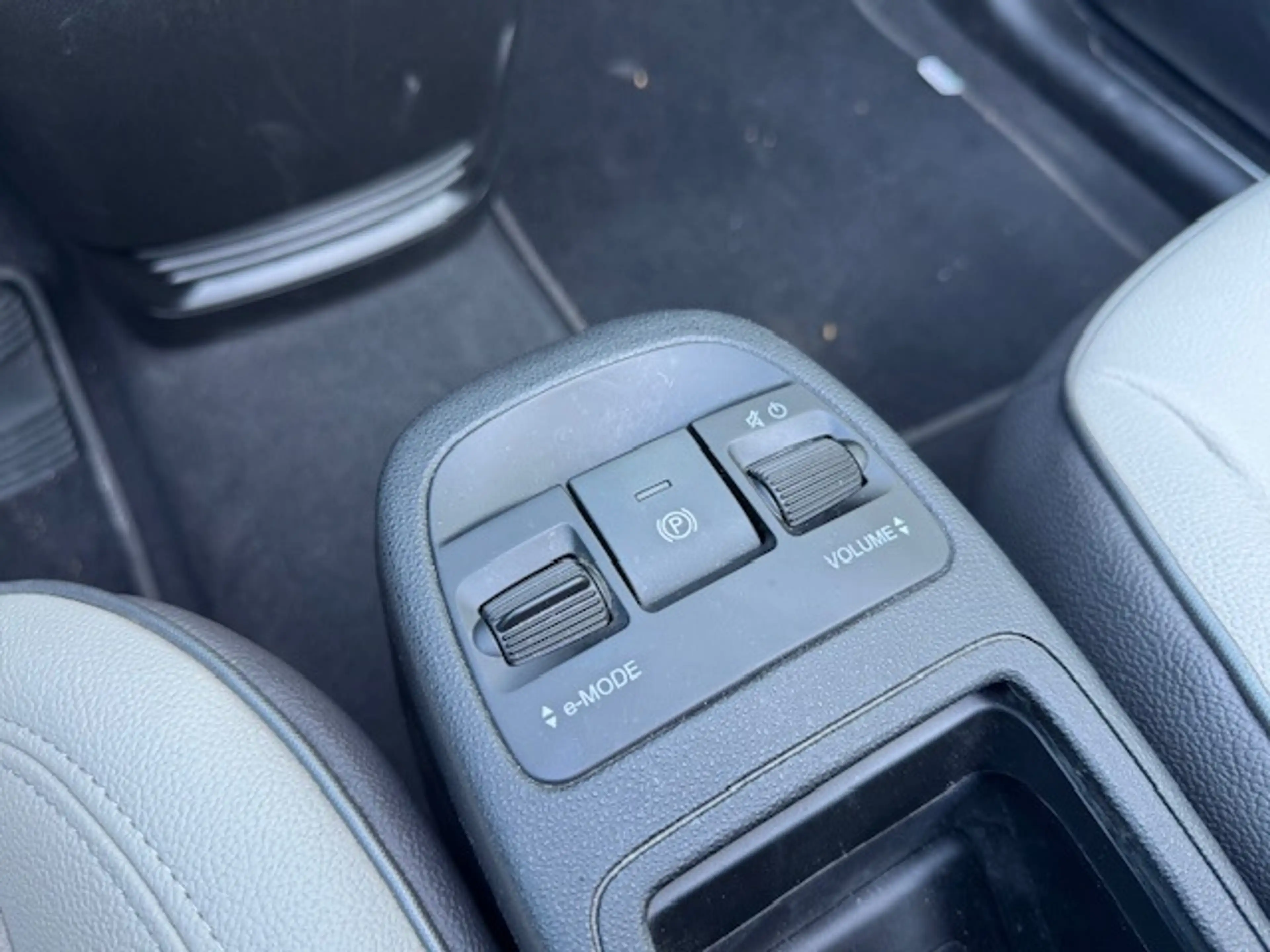 Fiat 500C E La Prima 42 kWh Cabrio by Bocelli *leder *JBL — photo 35