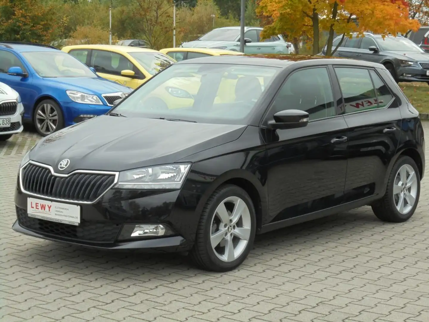 Skoda Fabia 1.0 MPI Cool Plus+PDC+PDC+Sitzh.+Klima Schwarz - 1