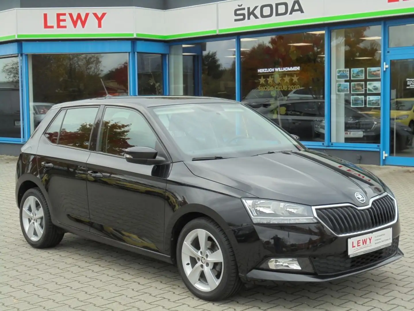 Skoda Fabia 1.0 MPI Cool Plus+PDC+PDC+Sitzh.+Klima Schwarz - 2