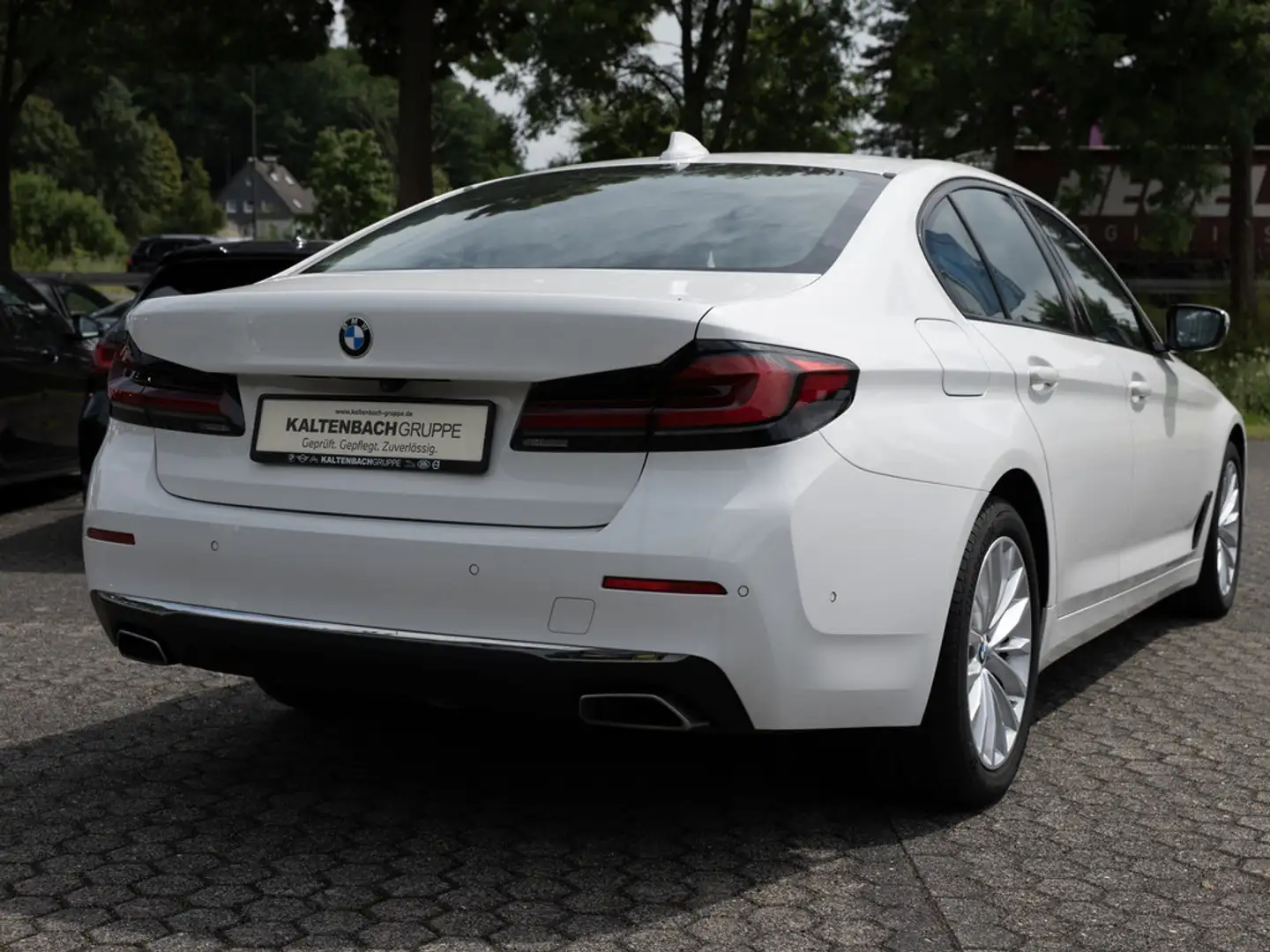 BMW 530 d xDrive Luxury Line FACEL. AHK LED W-LAN Weiß - 2