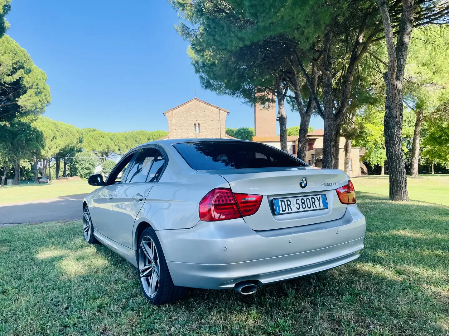 BMW 320 320d Futura 177cv Grey - 1