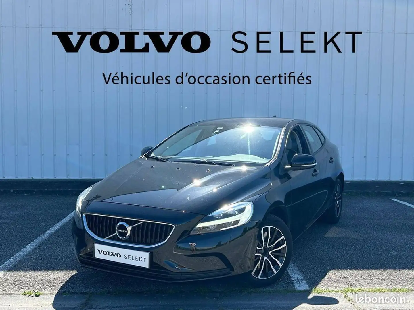 Volvo V40 D2 AdBlue 120 ch Geartronic 6 Business Noir - 1