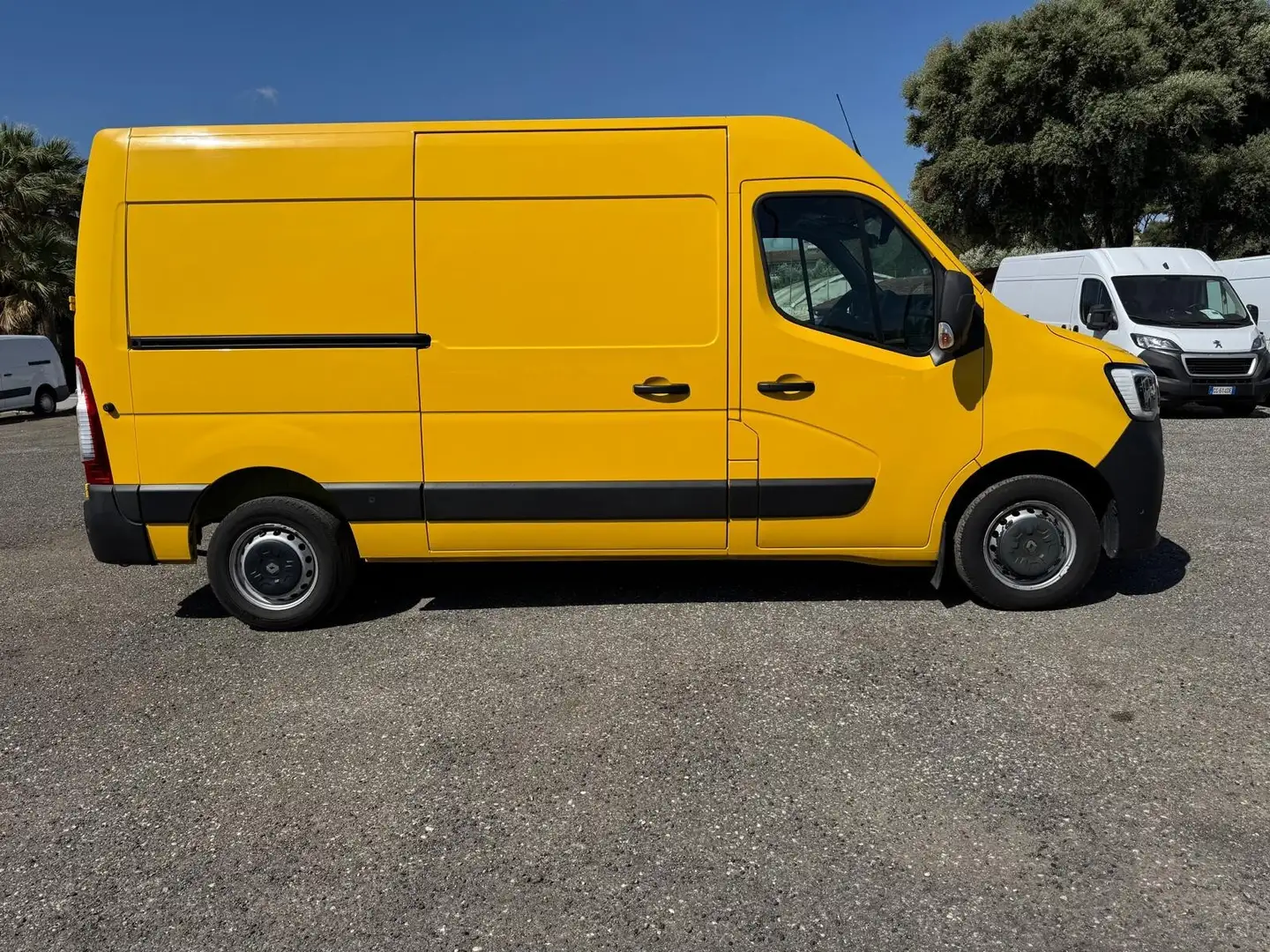 Renault Master T28 2.3 dCi 135 L2 H2 Furgone Ice Plus Giallo - 2