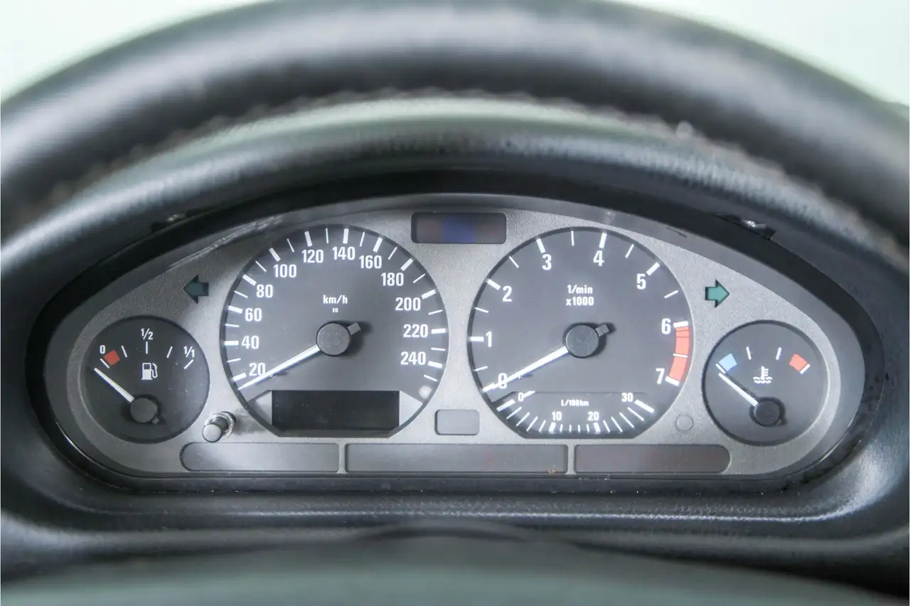 BMW 318 3-serie Cabrio 318i Executive, foto 11