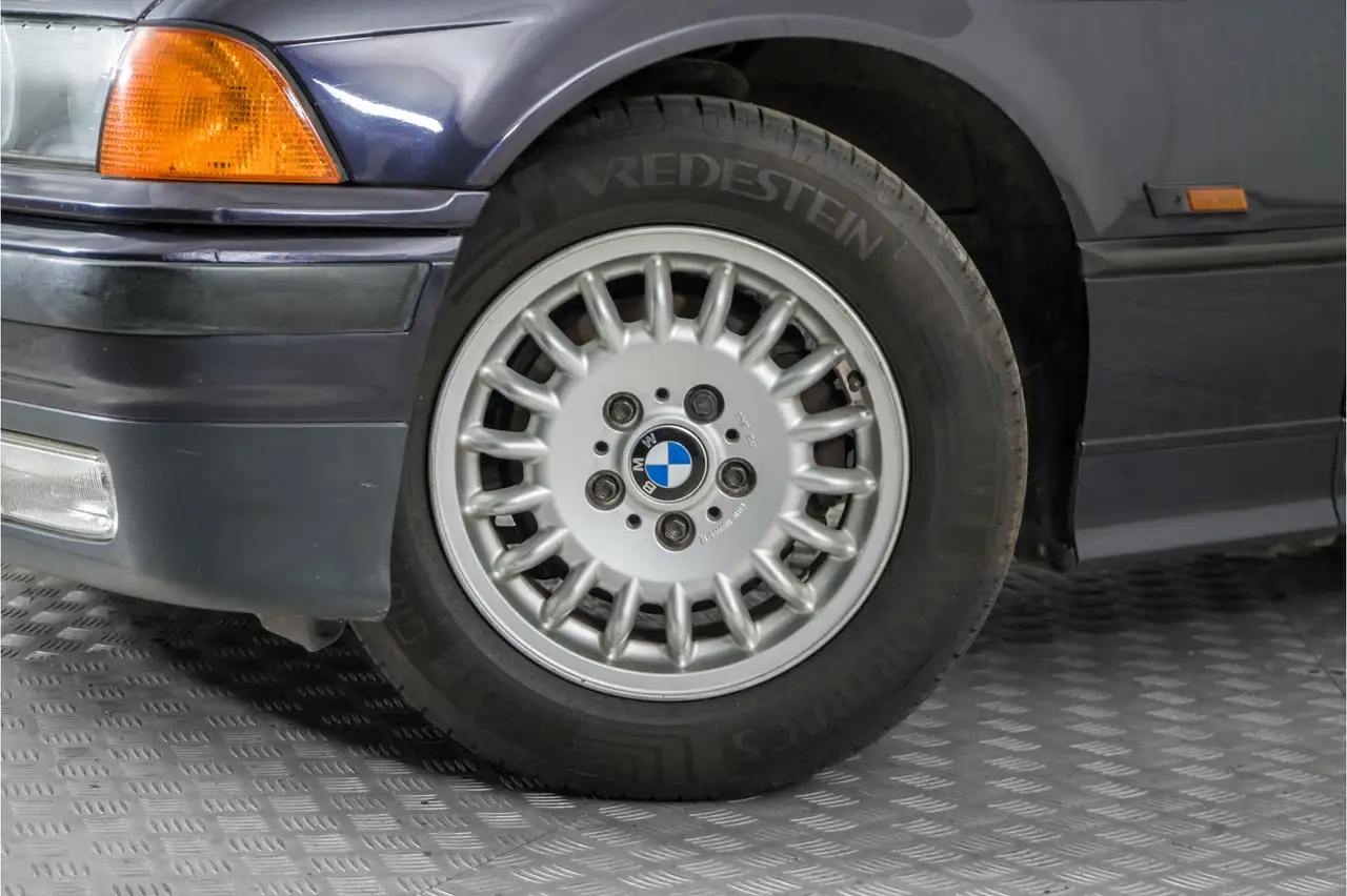 BMW 318 3-serie Cabrio 318i Executive, foto 4