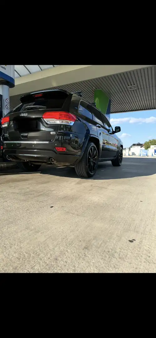 Jeep Grand Cherokee 3,0 V6 CRD Overland Schwarz - 1