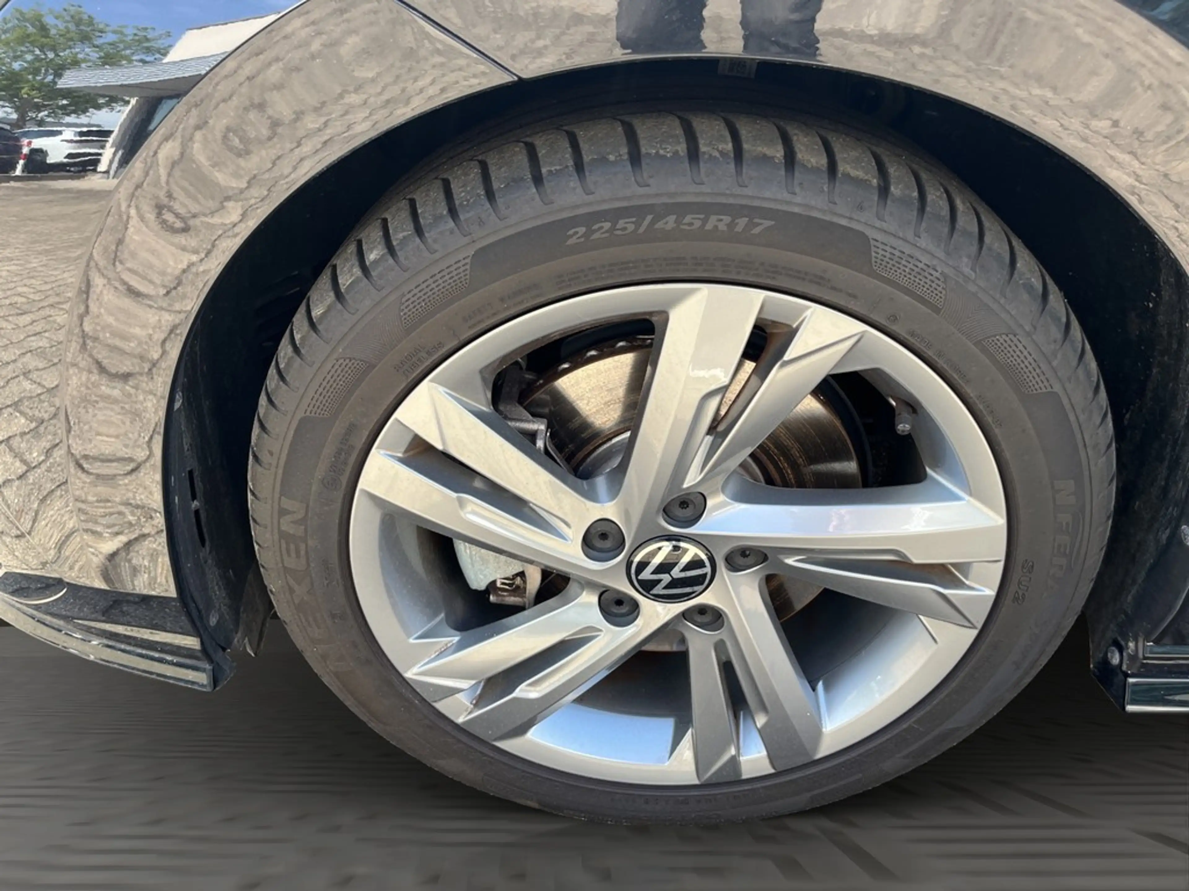 Volkswagen Golf R -Line 2.0 TSI DSG — photo 3