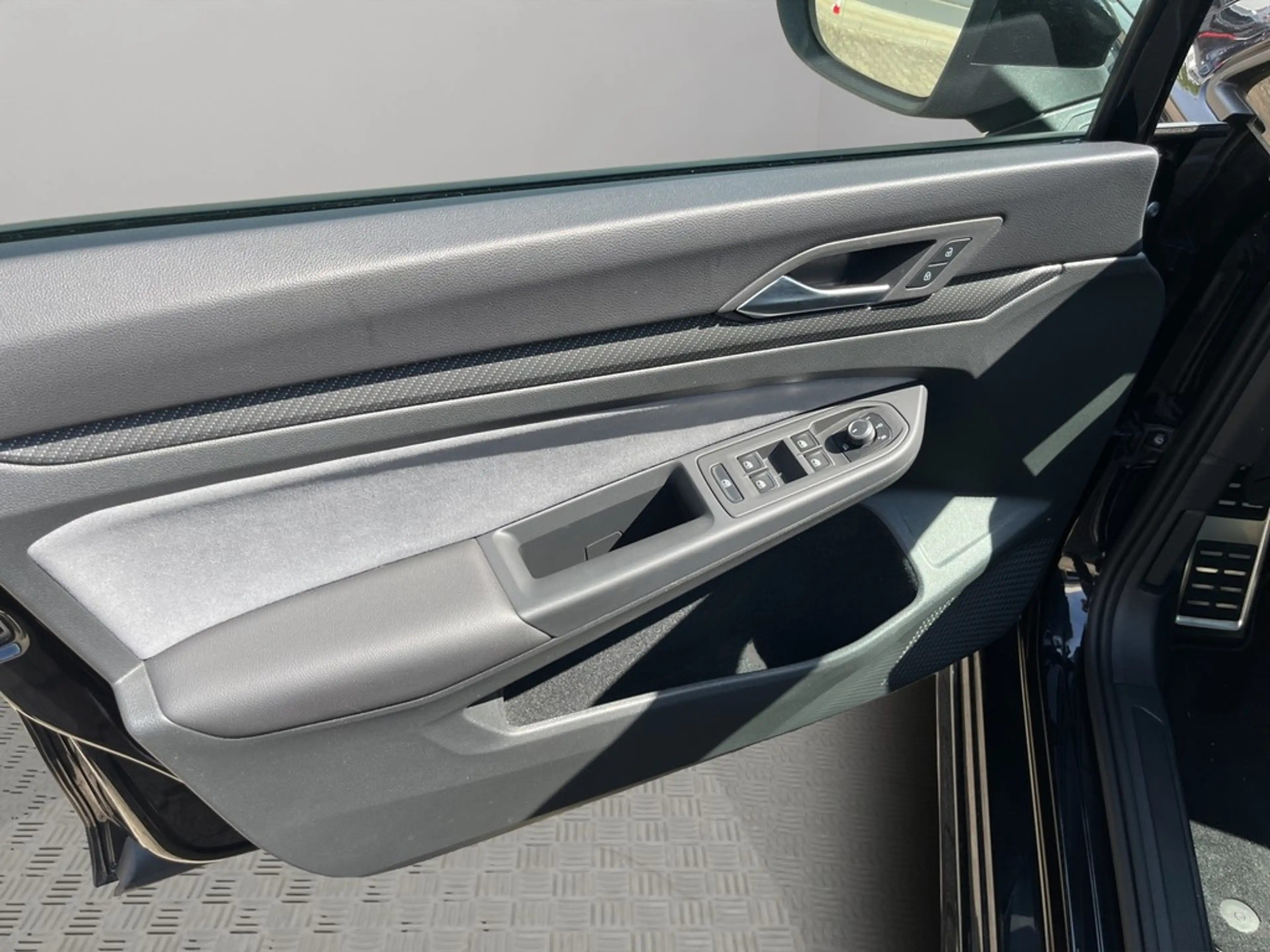 Volkswagen Golf R -Line 2.0 TSI DSG — photo 11