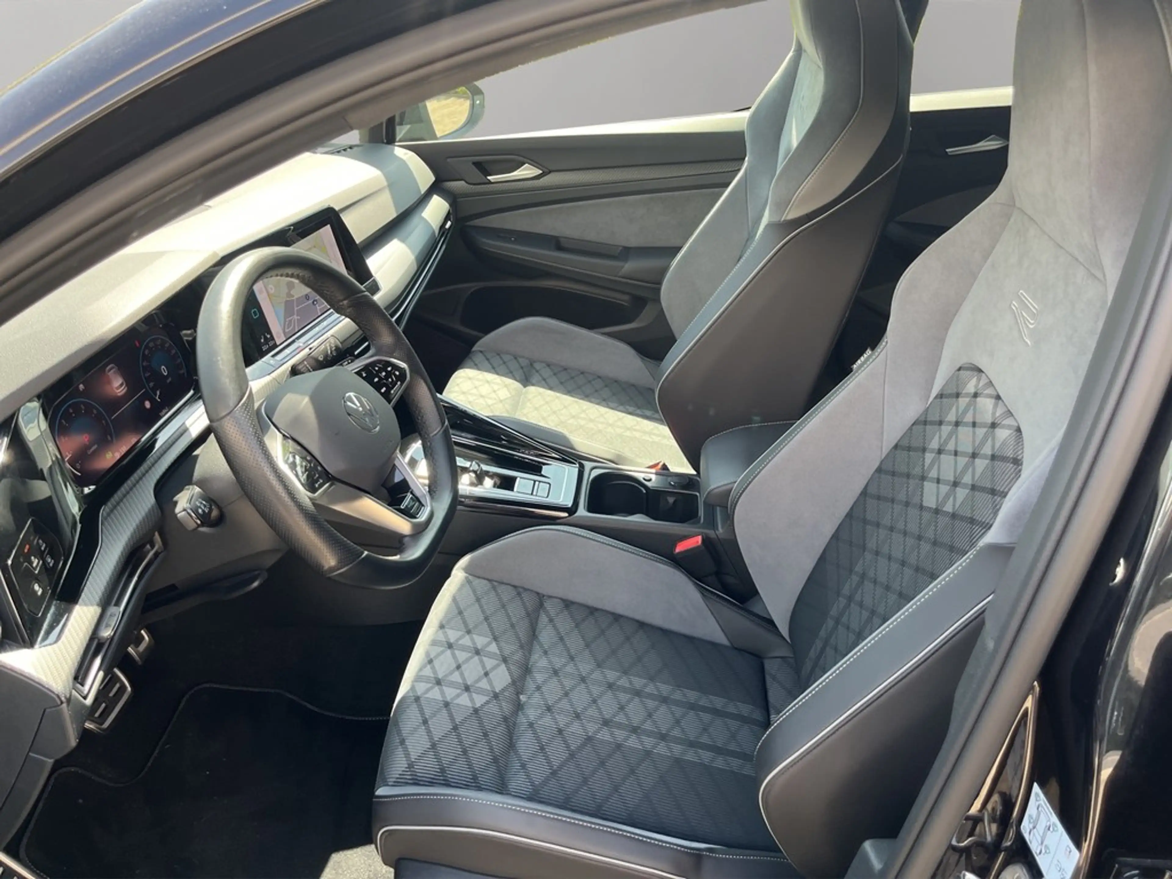 Volkswagen Golf R -Line 2.0 TSI DSG — photo 12