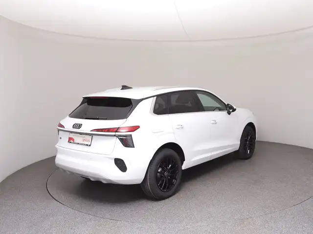 Audi Q3 view 4
