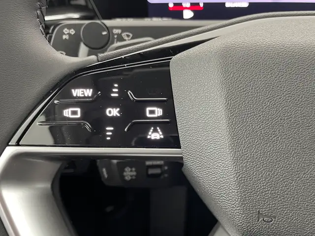 Audi Q3 view 14