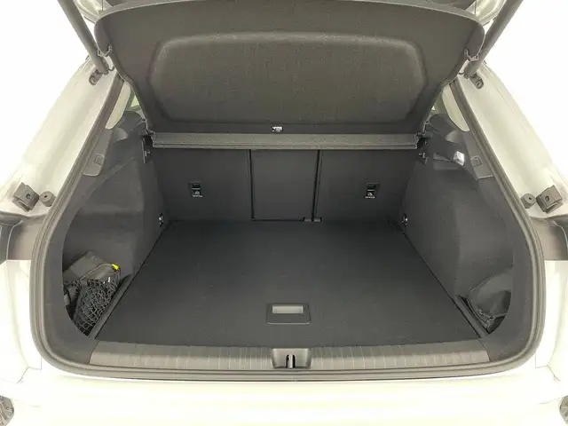Audi Q3 view 7