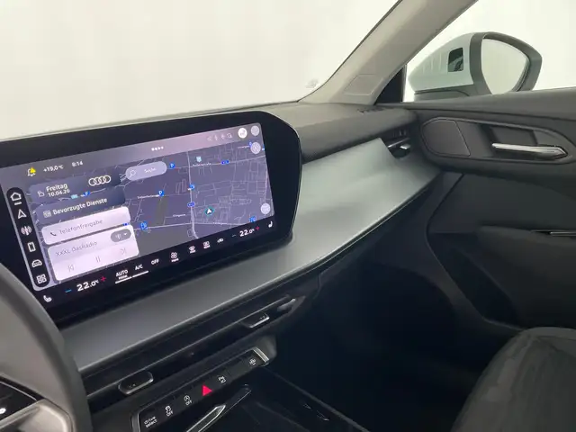 Audi Q3 view 9