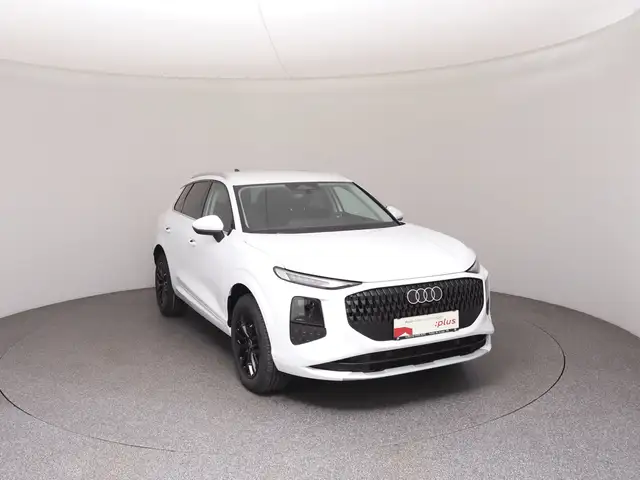 Audi Q3 view 2