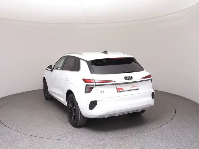Audi Q3 view 5