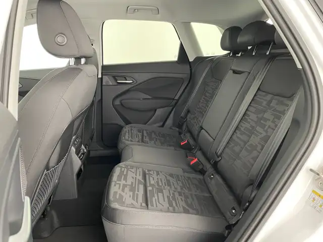 Audi Q3 view 11