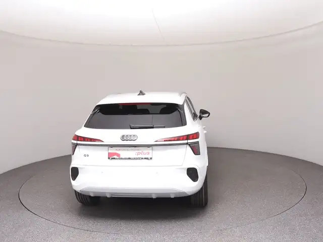 Audi Q3 view 6