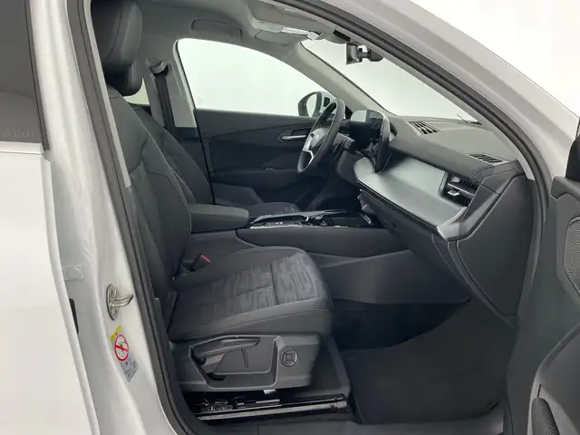 Audi Q3 view 10