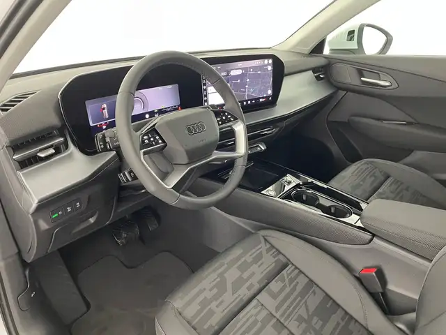 Audi Q3 view 8