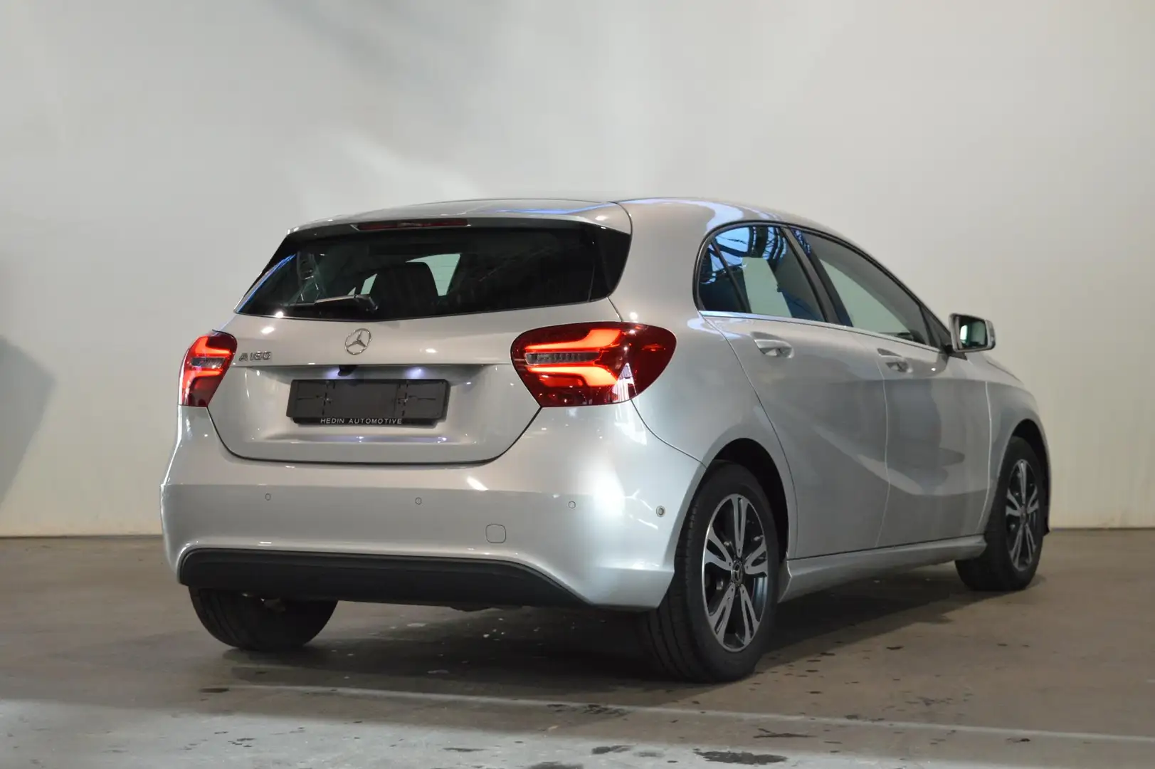 Mercedes-Benz A 160 Hatchback Luxury Line | Parkeer Pack | Achteruitri Silber - 2
