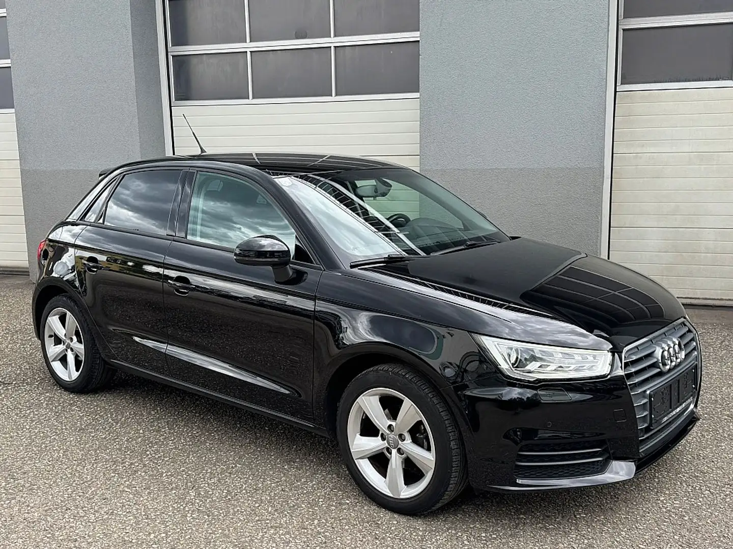 Audi A1 SB 1,0 TFSI intense S-tronic Schwarz - 2