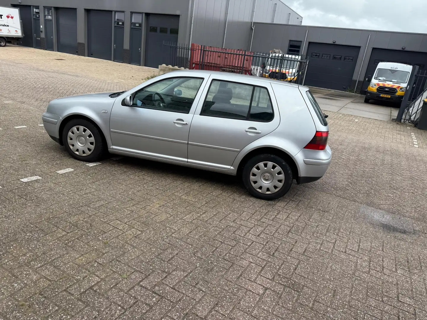 Volkswagen Golf 1.6-16V Sportline (( airco ))) Grigio - 2