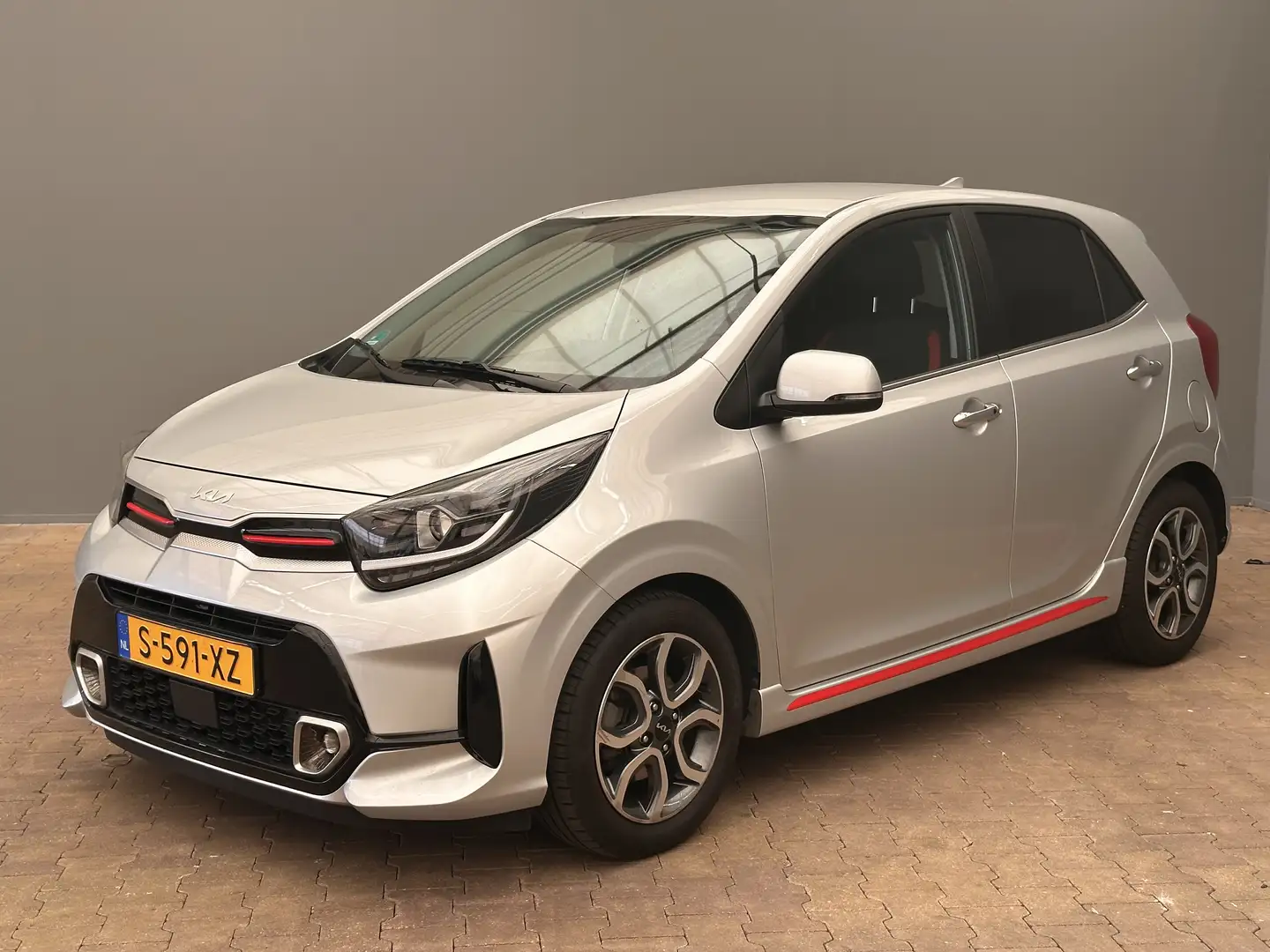 Kia Picanto 1.0 DPi GT-Line Sportief!! | Camera | Navigatie | Grijs - 1