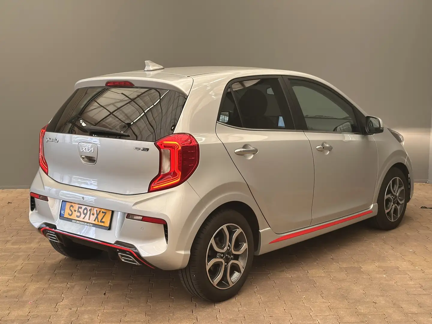 Kia Picanto 1.0 DPi GT-Line Sportief!! | Camera | Navigatie | Grijs - 2