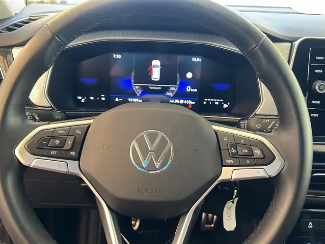Volkswagen T-Cross view 8