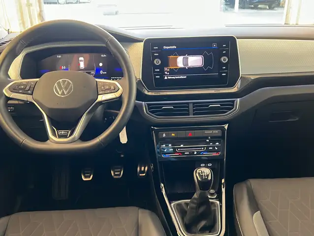 Volkswagen T-Cross view 3