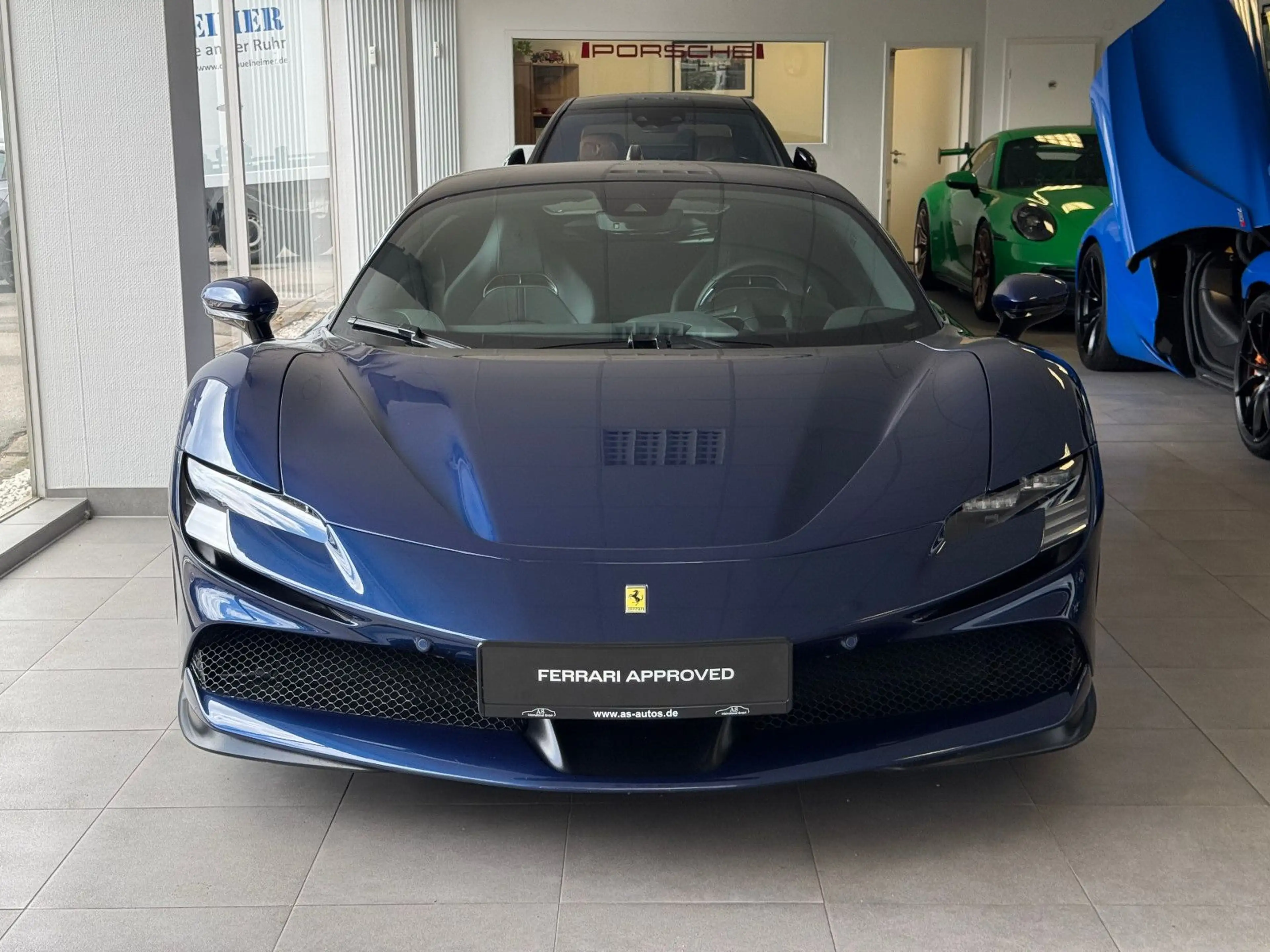 Ferrari SF90 Stradale Two-Tone Liftsystem JBL CarPlay