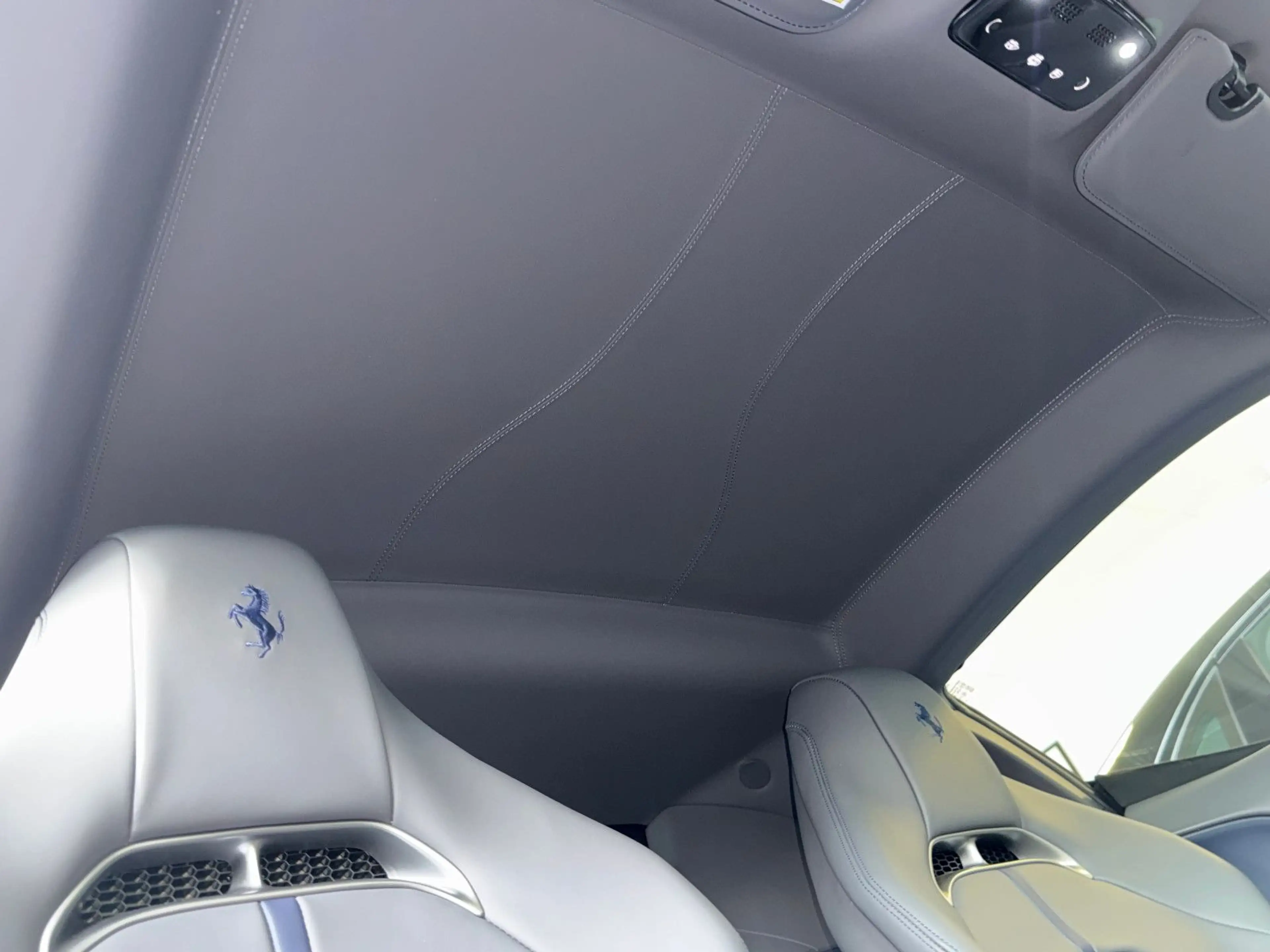 Ferrari SF90 Stradale Two-Tone Liftsystem JBL CarPlay — photo 12