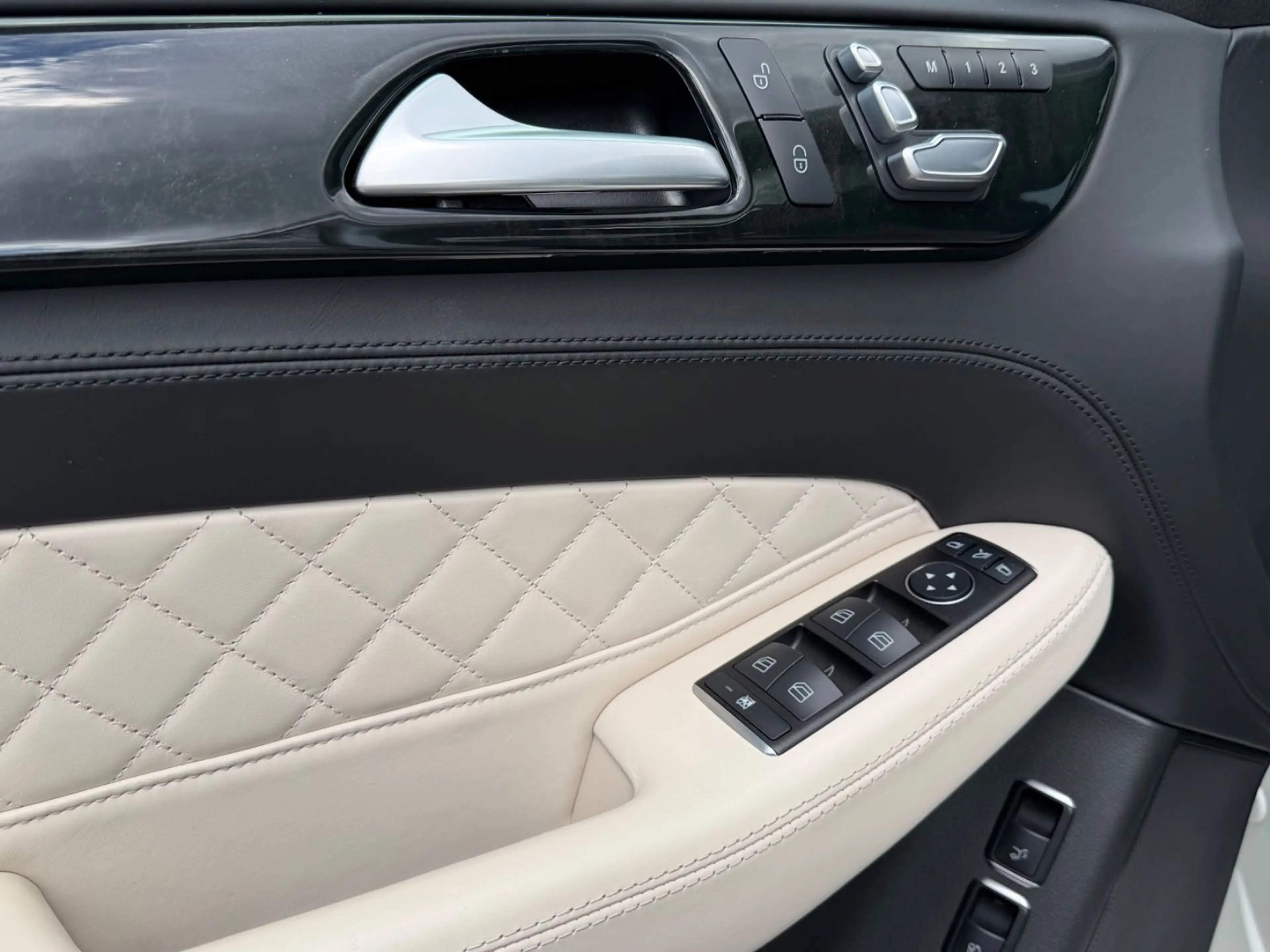 Mercedes-Benz GLE 500 4Matic AMG LINE DISIGNO EXCLUSIV (VOLL) — photo 18