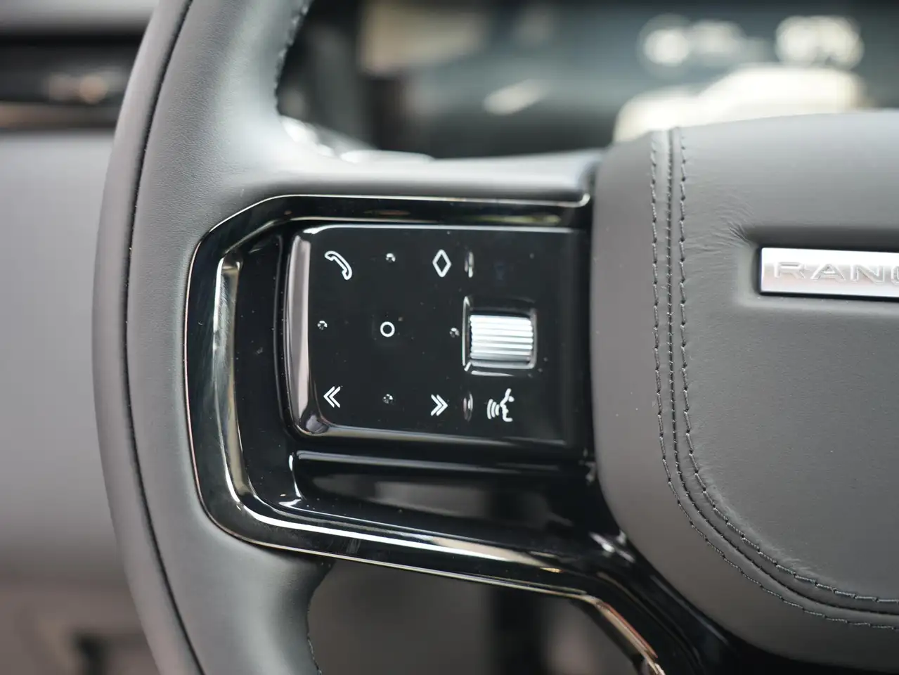 Land Rover Range Rover Velar 2026 — фото 14